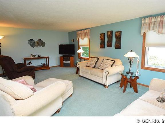 5th image of 153 Gary Dr