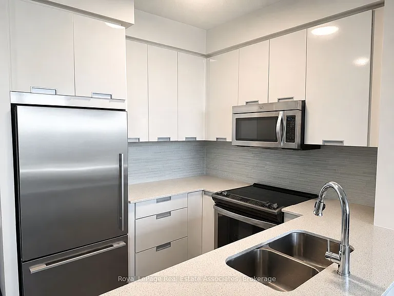 55 Eglinton Ave W #606 — Photo 1