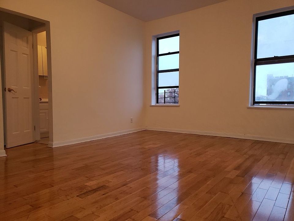 2nd image of 3706 Warren St APT 3D