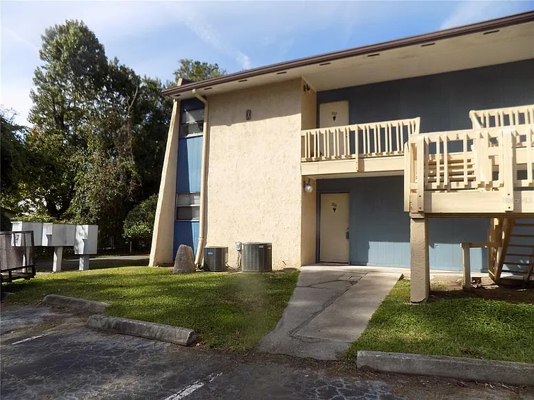 2811 SW Archer Rd #X201 — Photo 7
