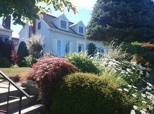 3216 W Viewmont Way W, Seattle, WA 98199