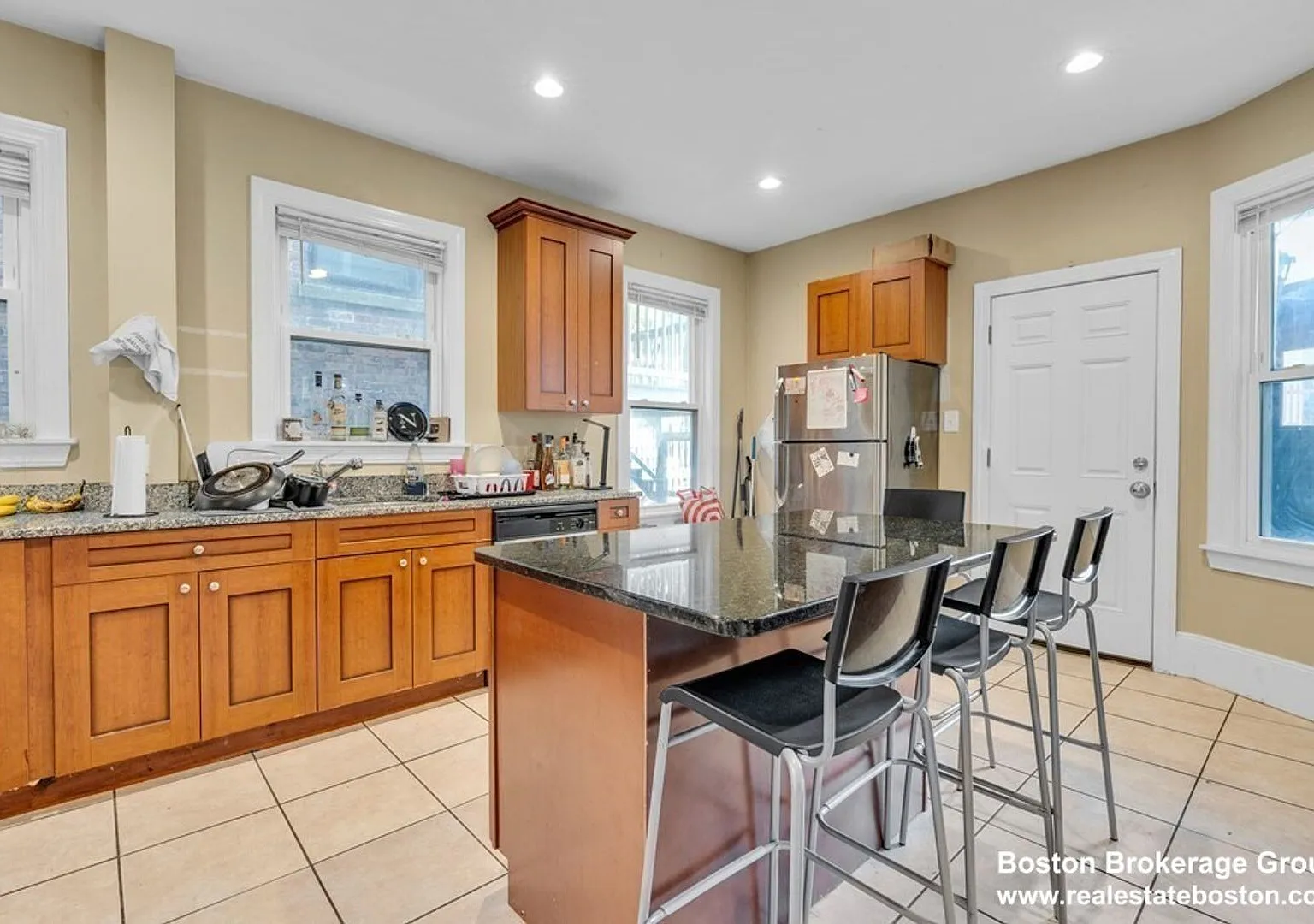 Get $1000 upon closing with monthly promo! Spacious, Luxury Apartment with Huge Sunlit rooms near... — Photo 1