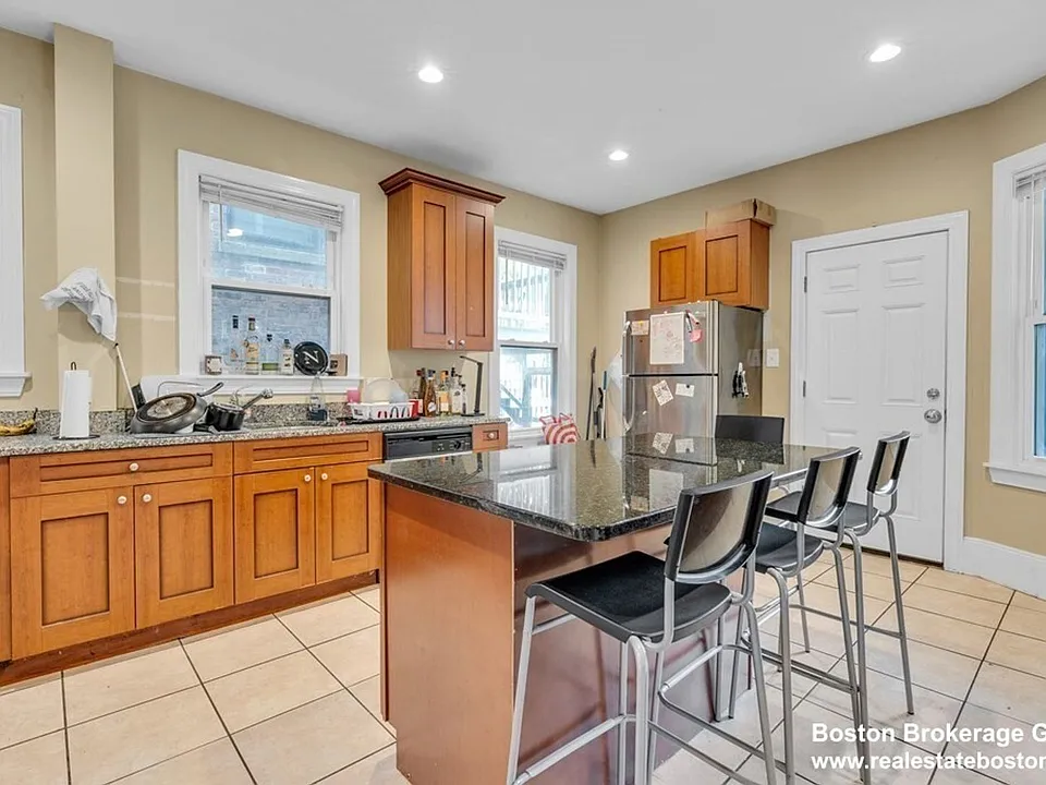 192 Saint Alphonsus St #4