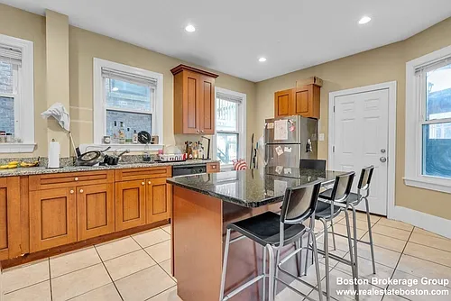 181 Saint Alphonsus St #4 Photo 1