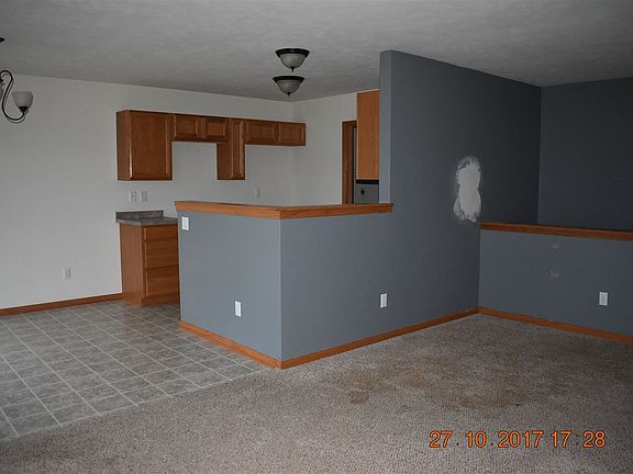 3rd image of 3935 Creekside Dr
