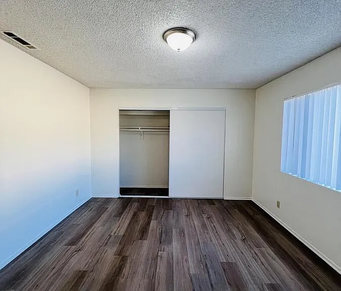 651 W 15th St #4 — Photo 3