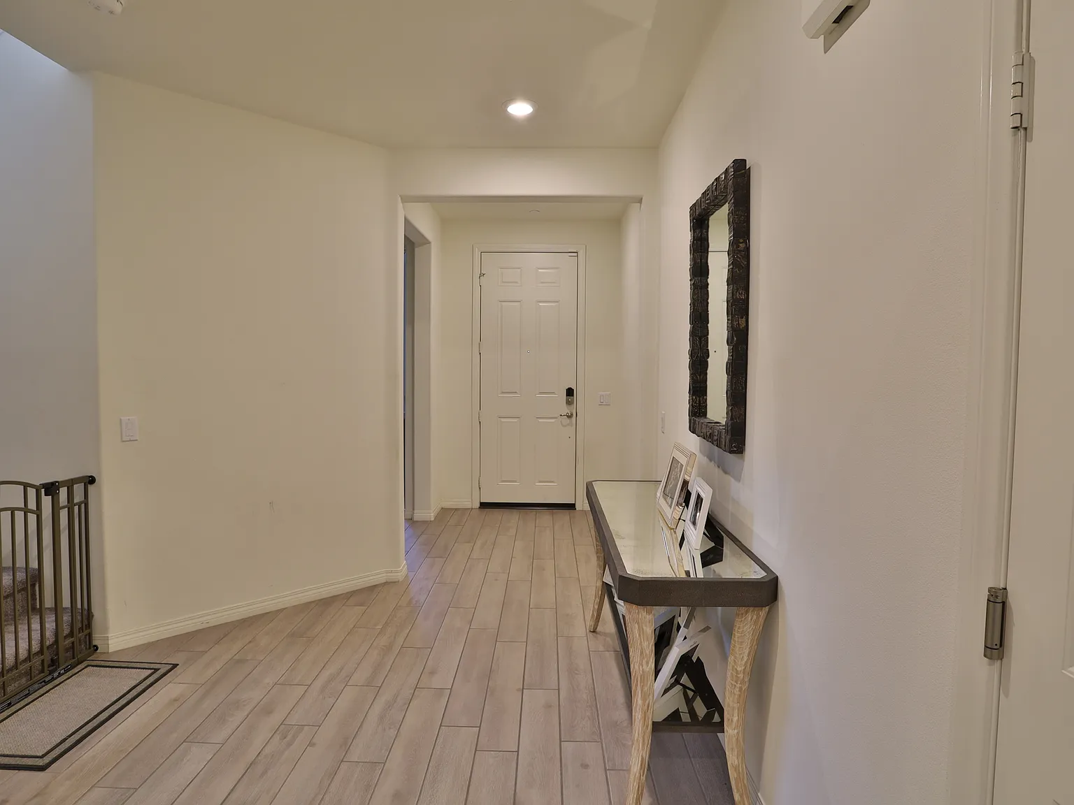 4 bed, 2.5 bath, 2765 sqft, $4,250 — Photo 3