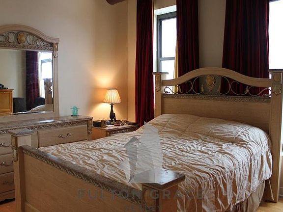 3rd image of 811 W Eastwood Ave APT 605