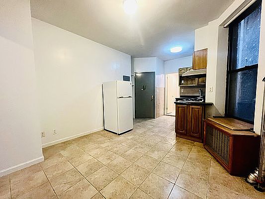 2nd image of 122 Forsyth St APT 1