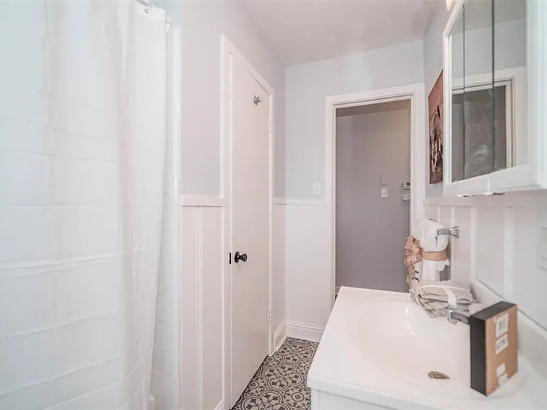 812 Glencrest Ln — Photo 18