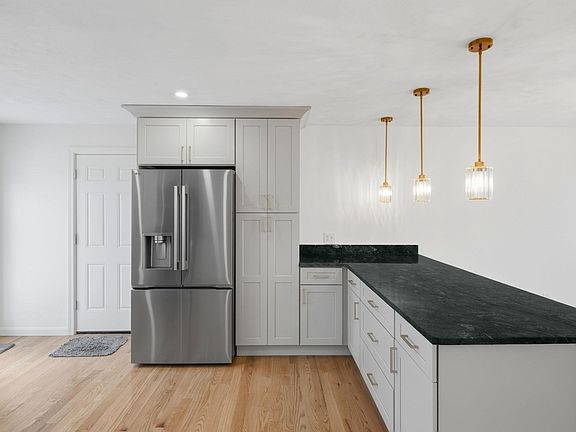 5th image of 38 Colonial Rd