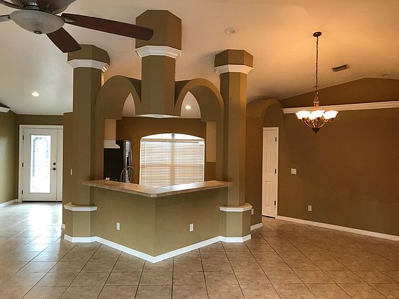 3rd image of 2041 Camellia Dr