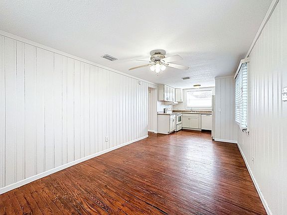 3rd image of 2649 1/2 Dartmouth Ave N