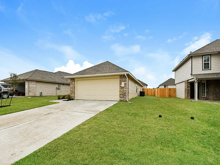 303 Fallow Deer Dr — Photo 3