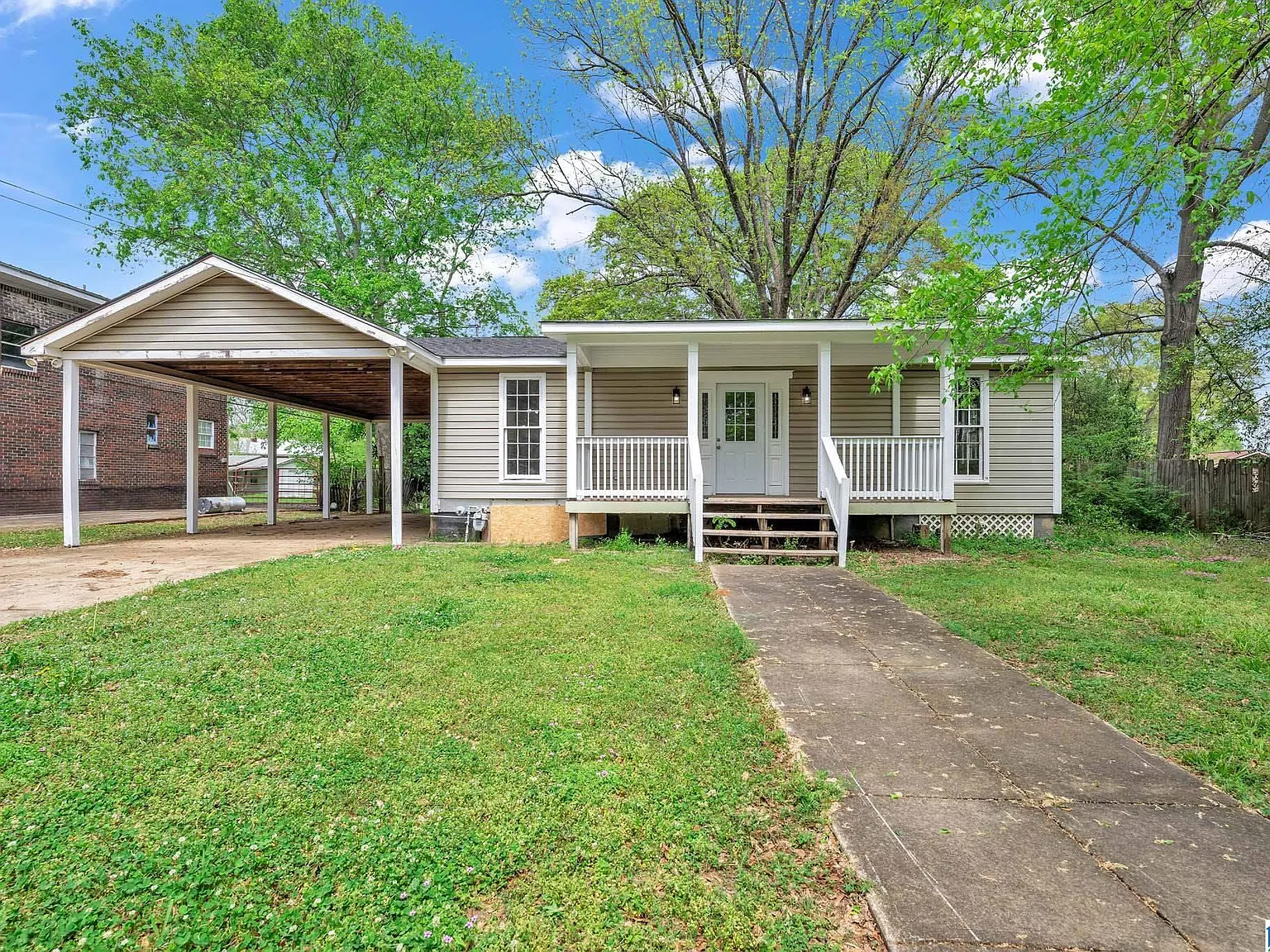 3 bed, 1.0 bath, $1,450 — Photo 1