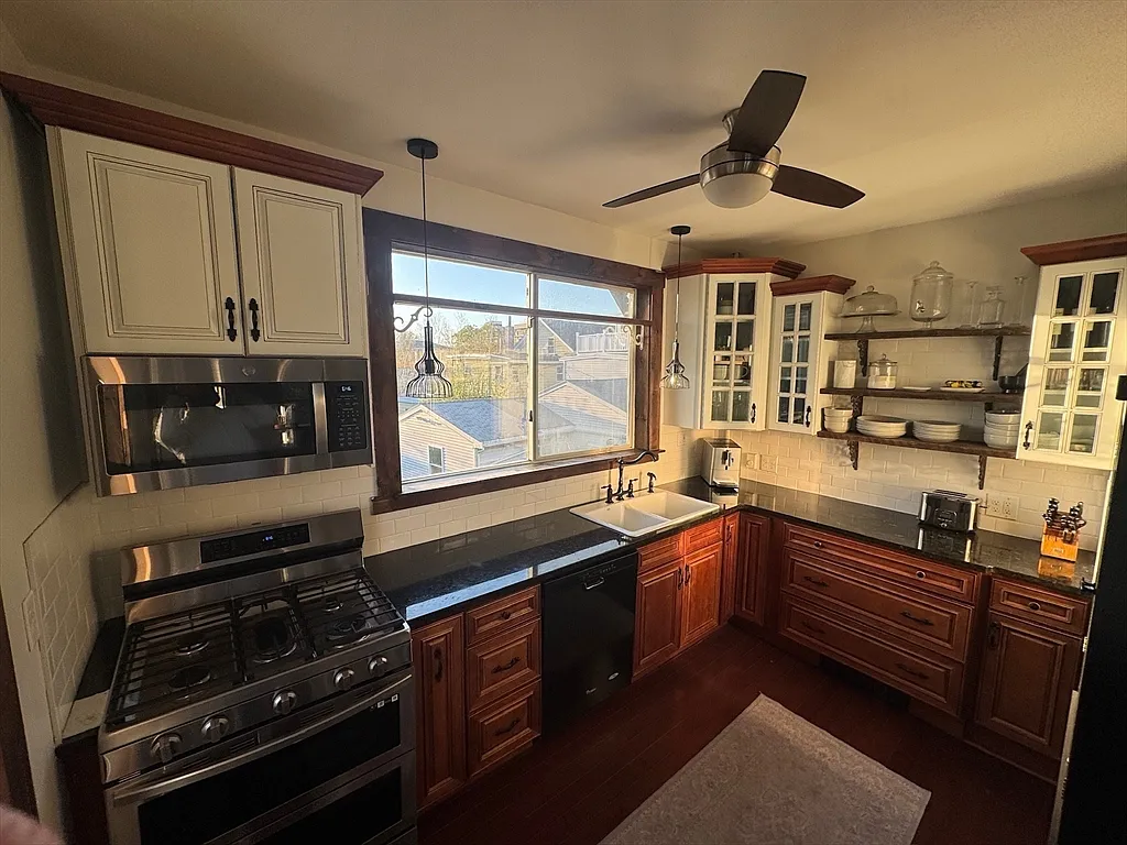 Building Photo - 38 Pinckney St #3