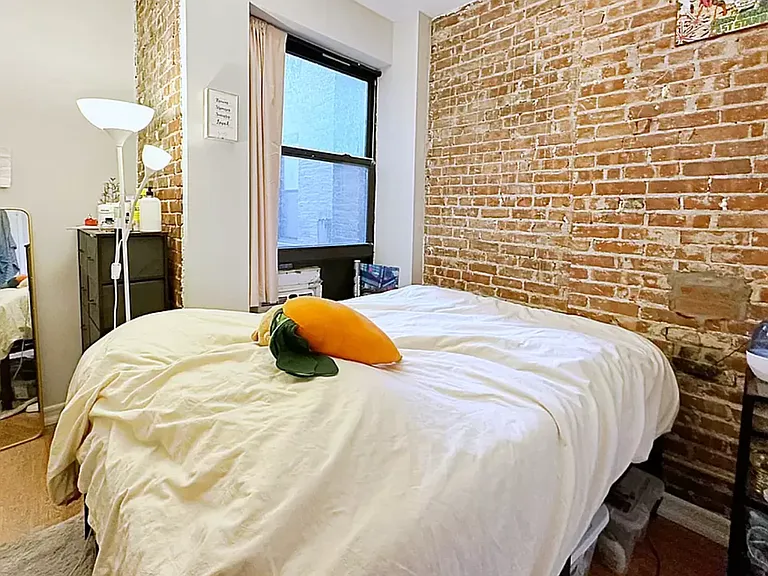 333 W 43rd St #4A — Photo 3