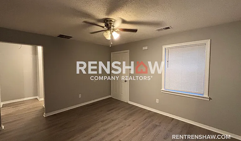 893 Pearce St — Photo 5