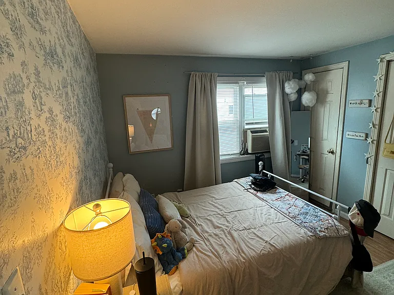 228 W 9th St #1R — Photo 3