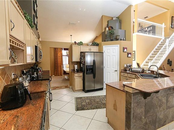 2nd image of 2865 Hoffman Dr