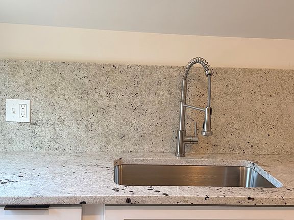 5th image of 2785 Avondale Ave #3