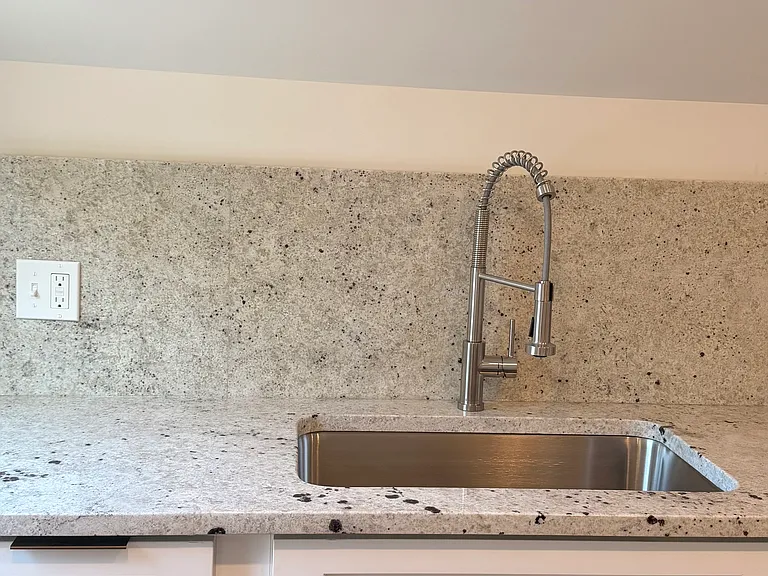 2785 Avondale Ave #3 — Photo 5