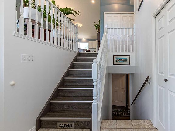 5th image of 160 Heritage Blvd W