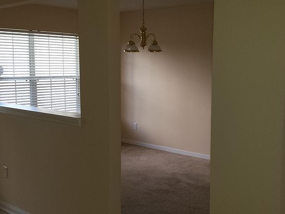 3rd image of 872 SE Kendall Ave