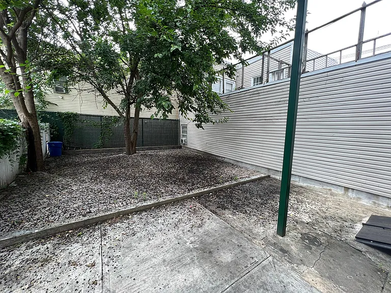 2113 West St — Photo 2