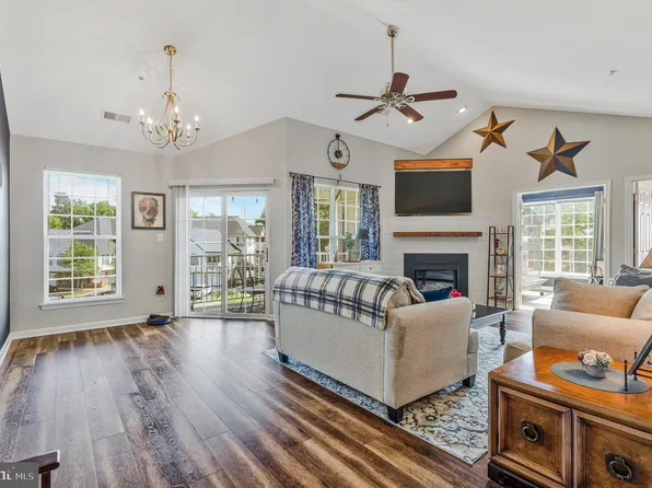 25230 Pond View Sq Unit 301, South Riding, VA 20152