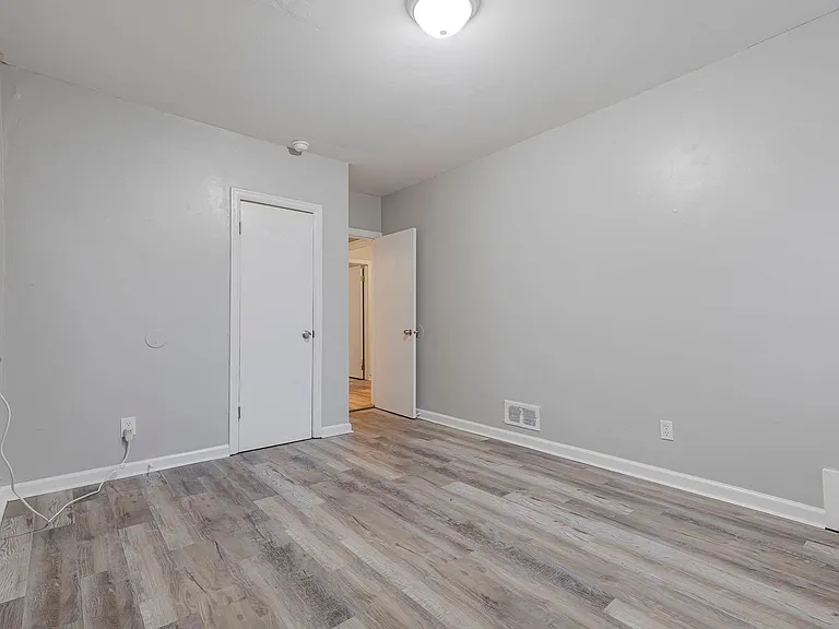 987 Lilley Ave — Photo 22