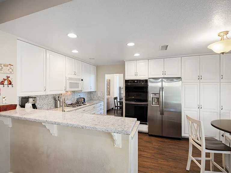 20891 Porter Ranch Rd — Photo 12