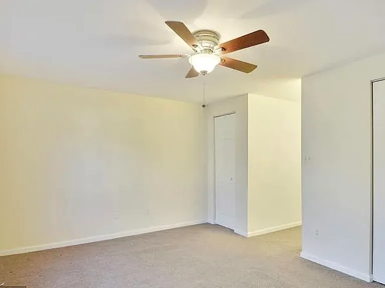 8 Strath Haven Ct — Photo 12