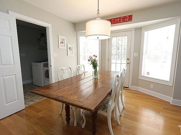 5th image of 125 Castlerock Dr