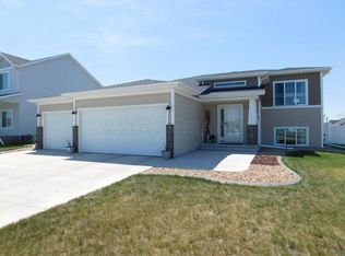 4994 Chelsea Ln S, Fargo, ND 58104
