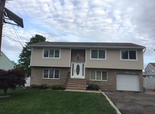 153 Sherry St, Woodbridge, NJ 07095