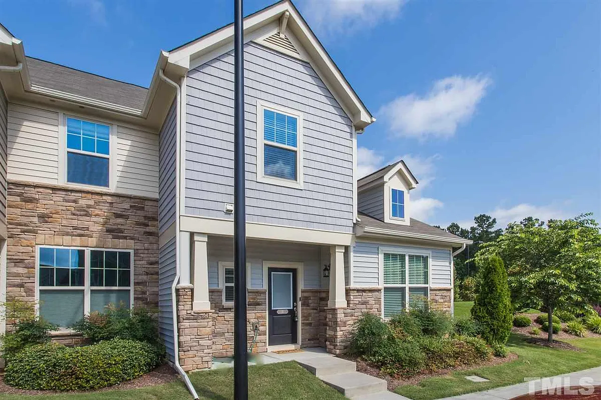 Building Photo - 16 Pilatus Dr