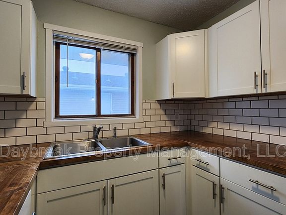 4th image of 713 30th St N APT 6
