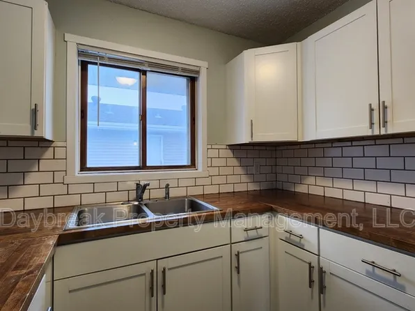 713 30th St N, Fargo, ND