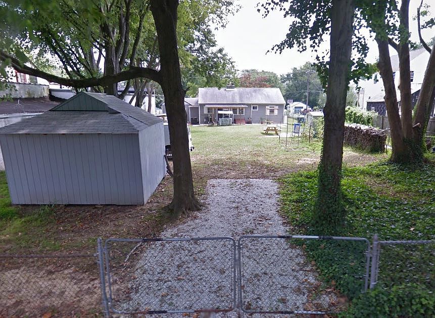 2nd image of 2840 Tyler Ave