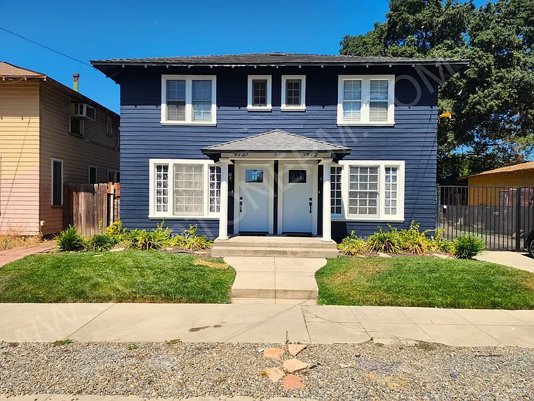 975 N Eleanor St — Photo 1