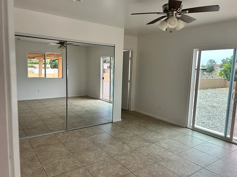 2586 Grandview St — Photo 22