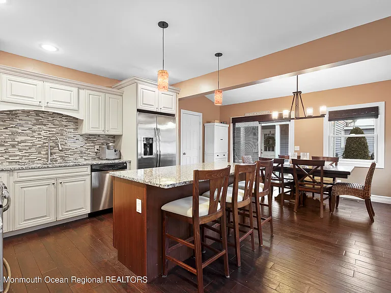 513 Ocean Park Ave — Photo 12