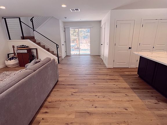 2nd image of 1773 Arrowhead Ave