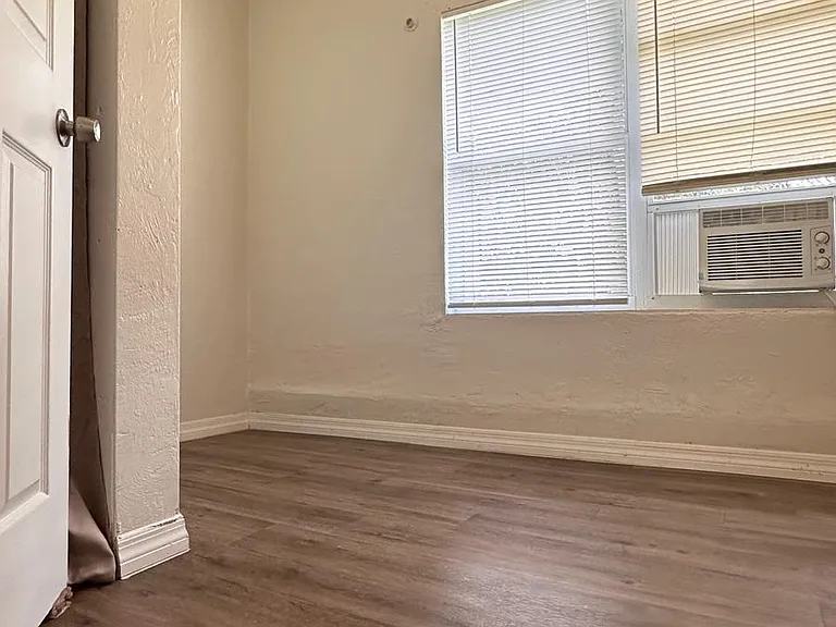 865 Winchester St — Photo 14