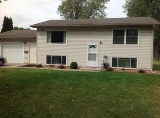 917 4th St S, Wahpeton, ND 58075
