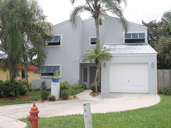 3rd image of 945 NW Le Grace Circle