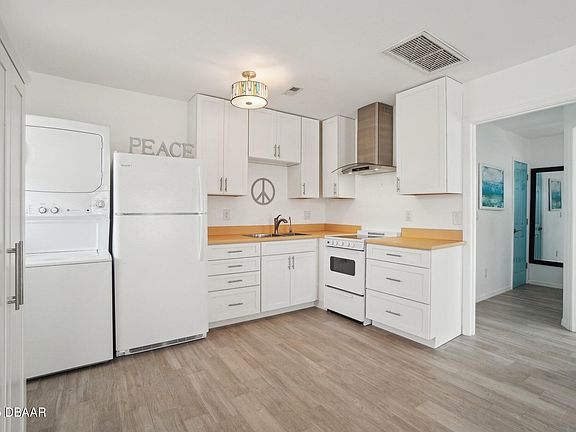 5th image of 106 Cardinal Dr Unit D