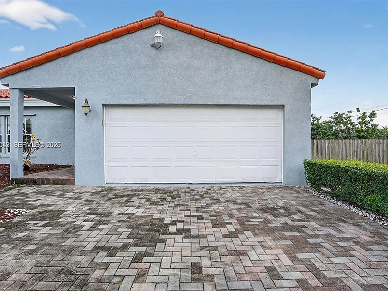21080 SW 242nd St — Photo 6