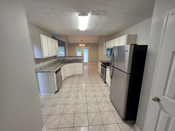 5th image of 141 Summit View Dr